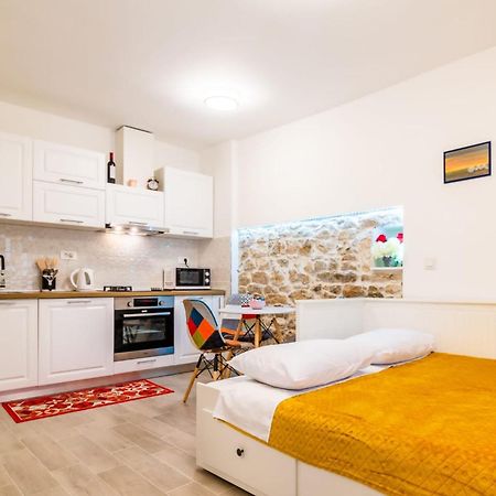 Studio Apartman Mirela Kastel Stafilic Kaštela Eksteriør billede