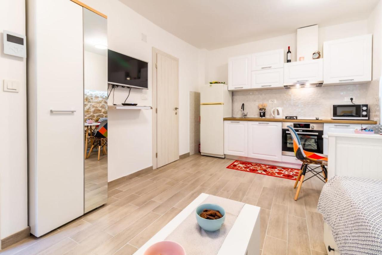 Studio Apartman Mirela Kastel Stafilic Kaštela Eksteriør billede