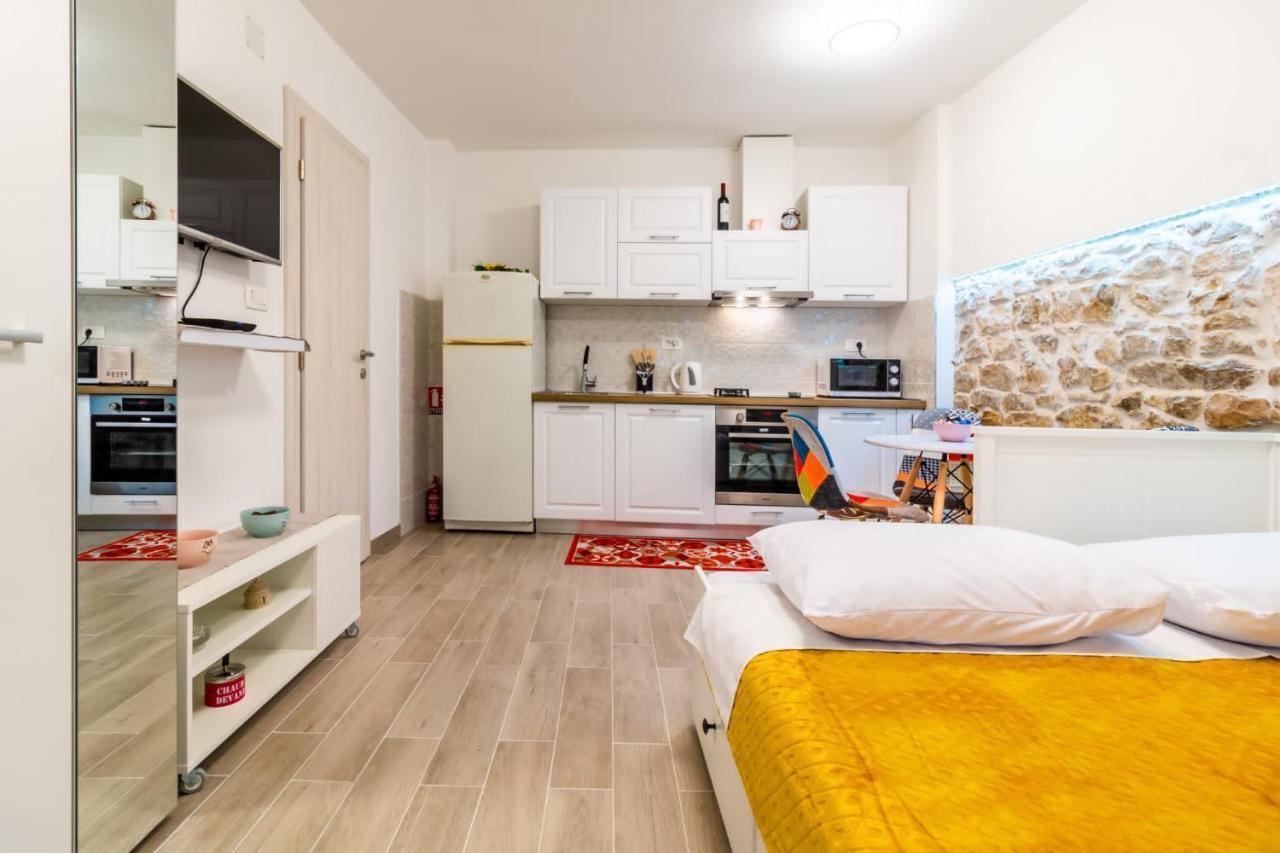 Studio Apartman Mirela Kastel Stafilic Kaštela Eksteriør billede