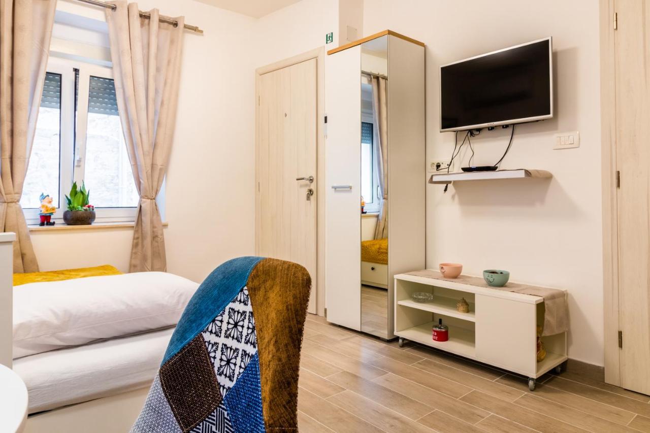 Studio Apartman Mirela Kastel Stafilic Kaštela Eksteriør billede
