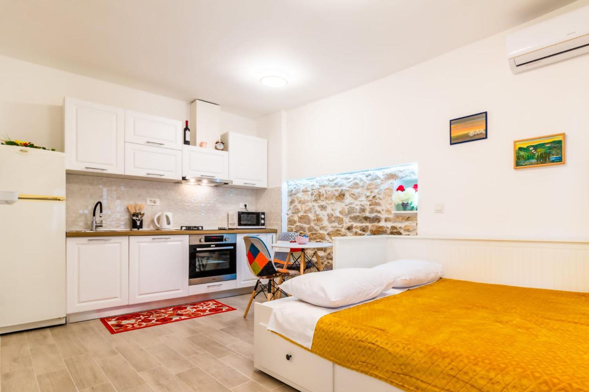 Studio Apartman Mirela Kastel Stafilic Kaštela Eksteriør billede